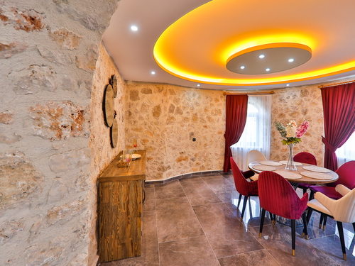  gece  -  Kasım
  | Seydikemer Karadere’de Hamamlı ve Isıtmalı Havuzlu Lüks Villa